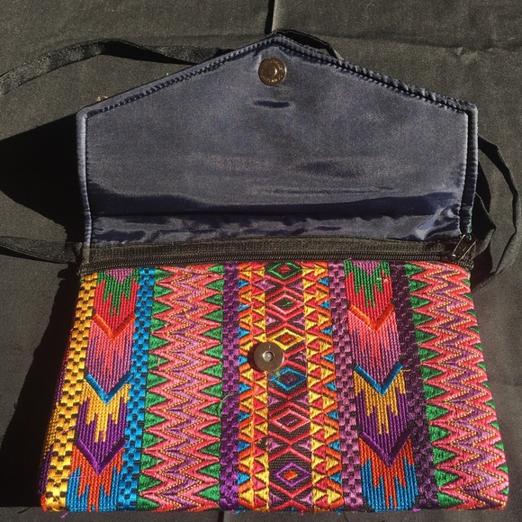 Handmade Guatemalan purse - Picture 3 of 5